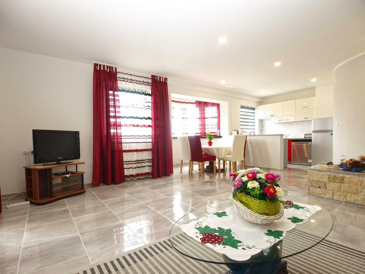 Apartments Dragica 1251 Fazana Bagian luar foto